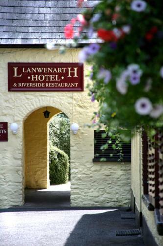 Llanwenarth Hotel And Riverside Restaurant Abergavenny Exteriör bild